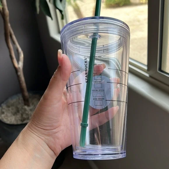 Starbucks Grande 16oz Cold Cup Clear Tumbler Traveler With Green Straw - Picture 3 of 7